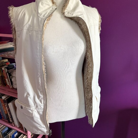 GAP Vintage Y2K Early 00's Reversible Brown and Beige Faux Fur Vest | Size M - Picture 3 of 9